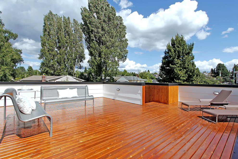 Photo of a contemporary roof rooftop terrace in Seattle.