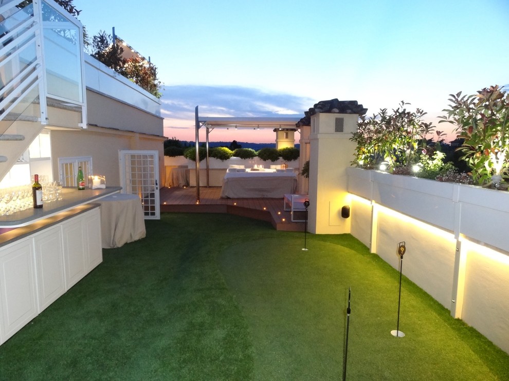 Foto di una terrazza contemporanea di medie dimensioni e sul tetto con una pergola