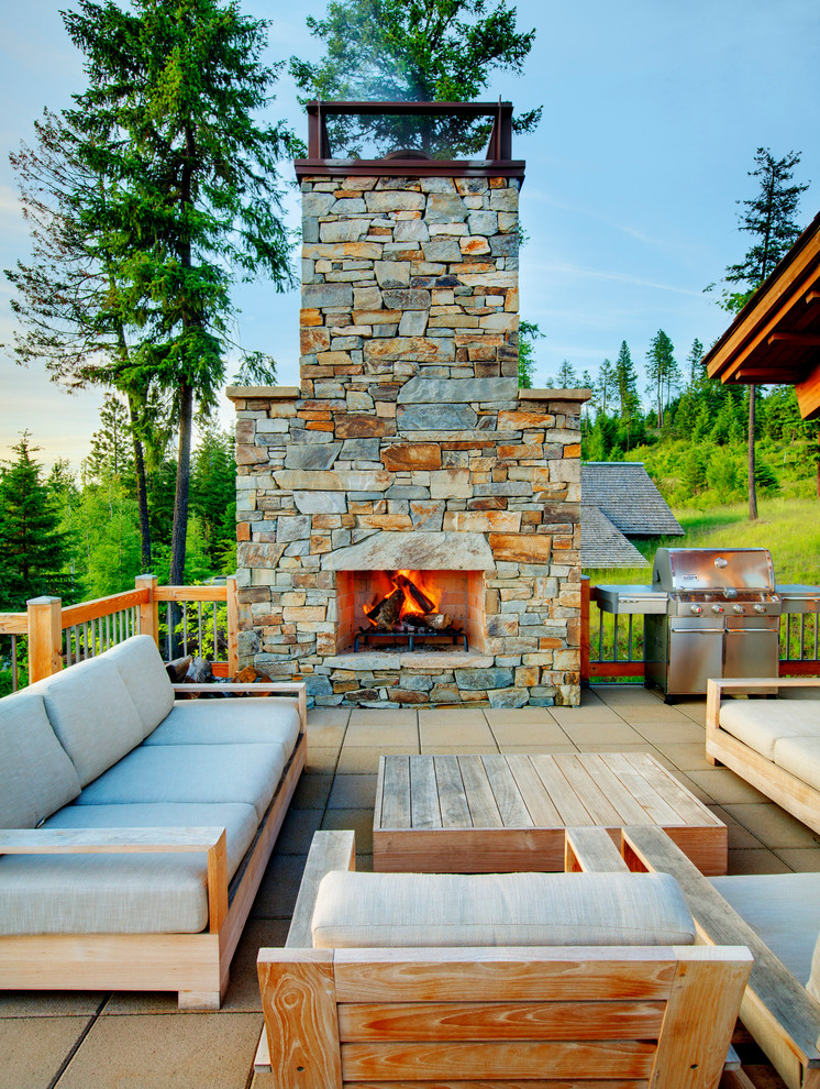Rustic terrace in Seattle with a bbq area.