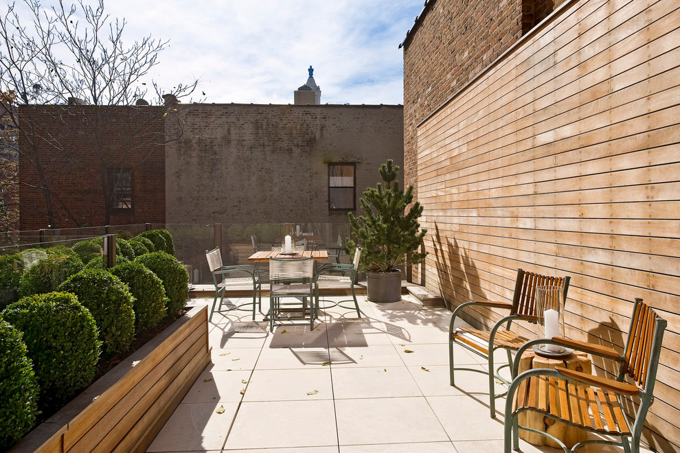This is an example of a contemporary roof rooftop terrace in New York.