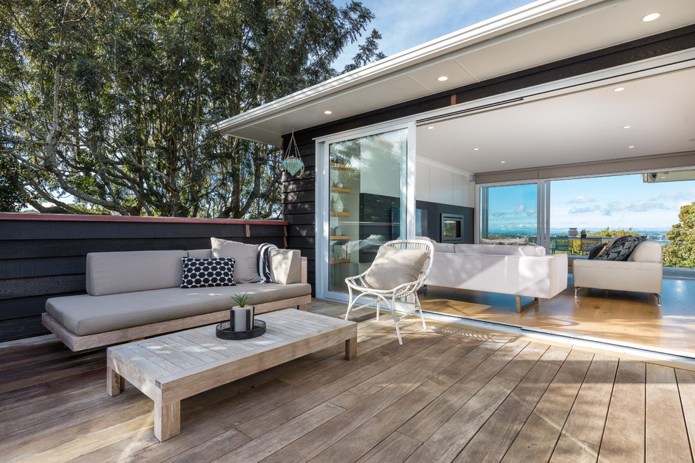 Mittelgroße, Unbedeckte Moderne Terrasse hinter dem Haus in Auckland