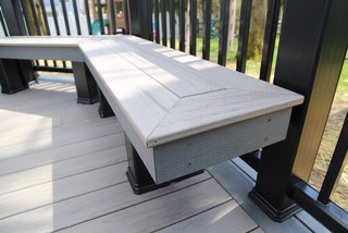 Ground level transcend deck with built in seating - Modern - Deck