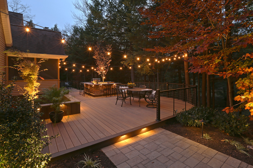 Idées déco pour une terrasse arrière éclectique de taille moyenne avec une cuisine d'été et aucune couverture.