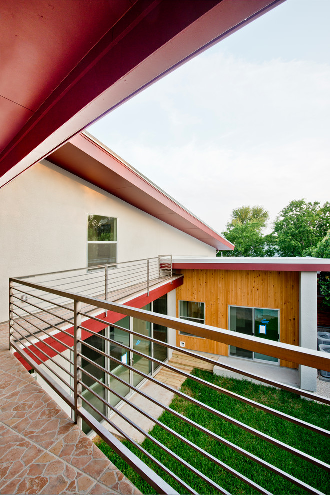 Photo of a contemporary terrace in Austin.