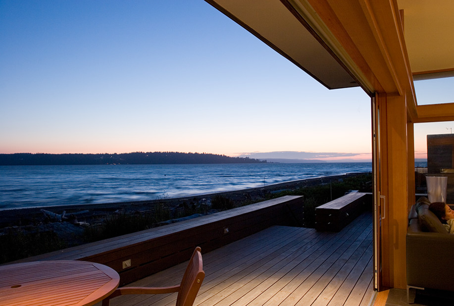 Inspiration for a contemporary terrace in Seattle.