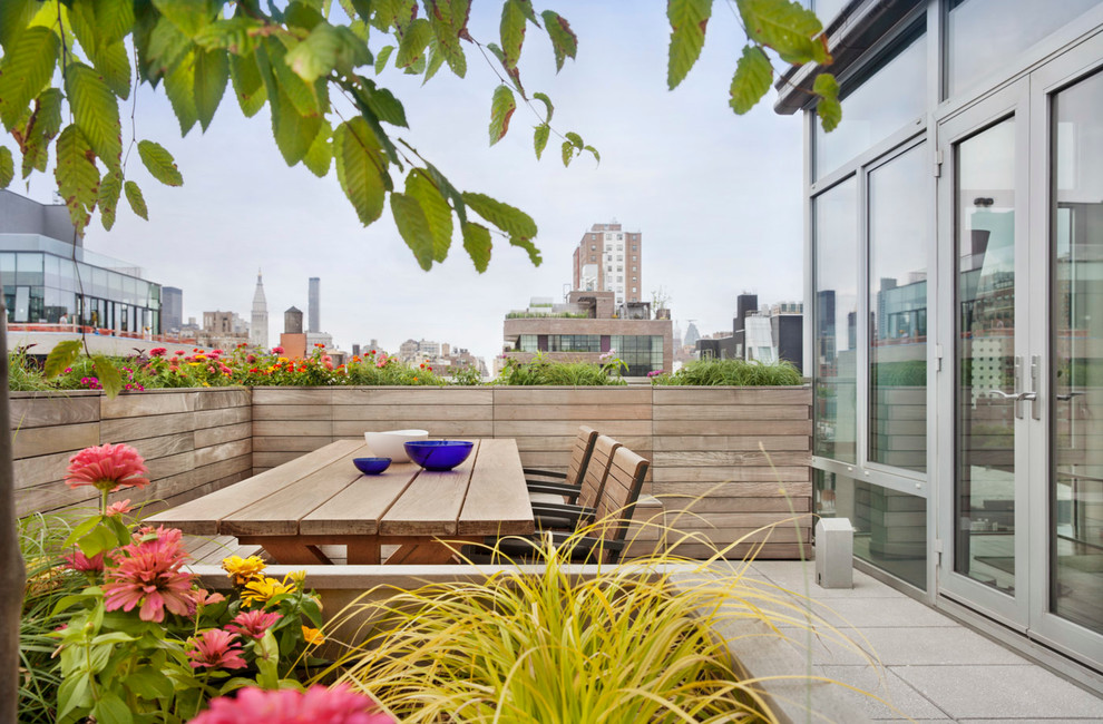 Design ideas for a mid-sized contemporary rooftop and rooftop deck in New York with a container garden and no cover.