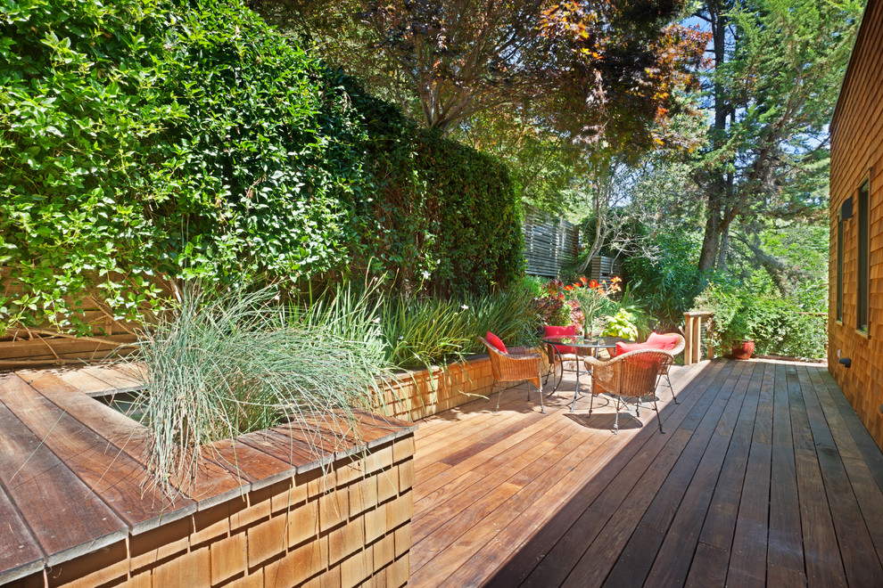 Deck - mid-sized contemporary side yard deck idea in San Francisco with no cover