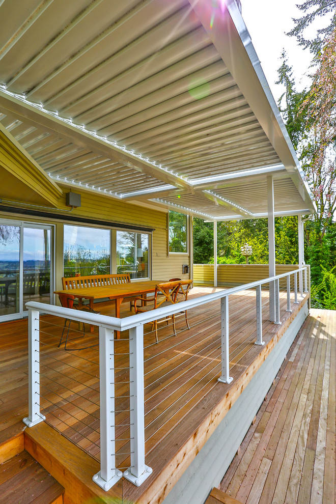 Immagine di una terrazza minimalista di medie dimensioni e dietro casa