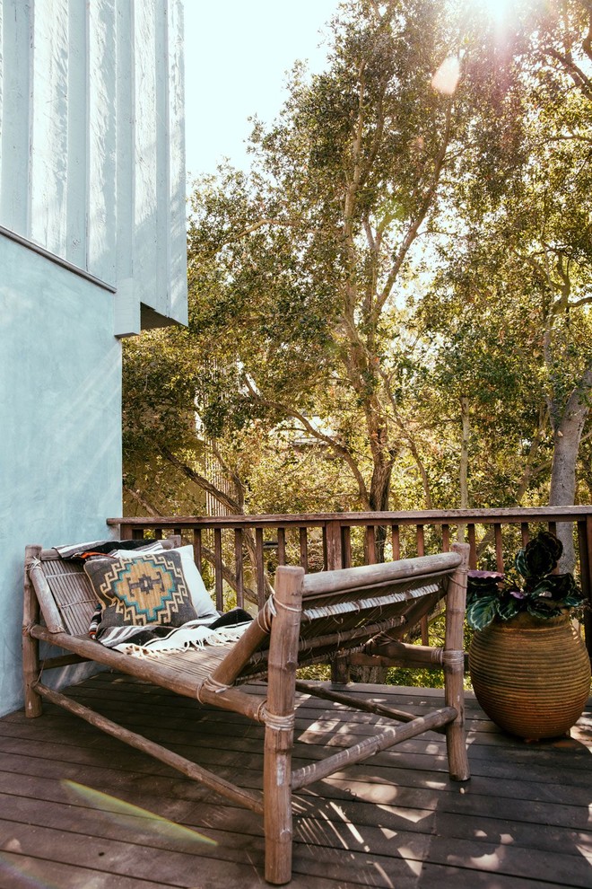 This is an example of a rustic terrace in Los Angeles.