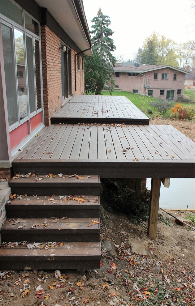 Inspiration for a mid-sized contemporary backyard deck remodel in Detroit with no cover