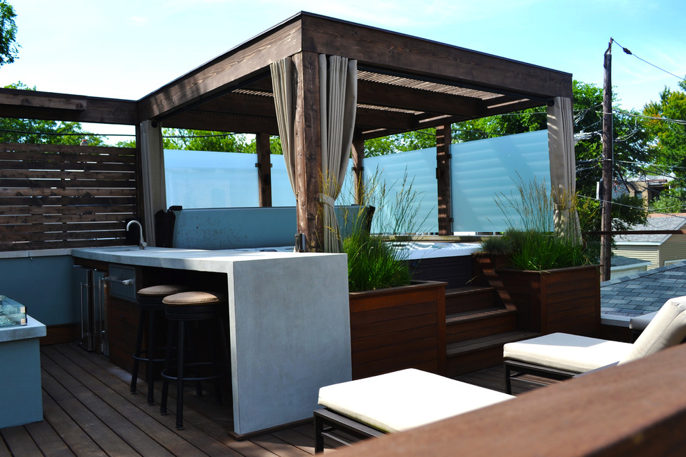 Kleine Moderne Terrasse mit Outdoor-Küche in Chicago