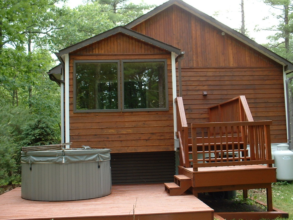 Mountain style side yard deck photo in New York with no cover