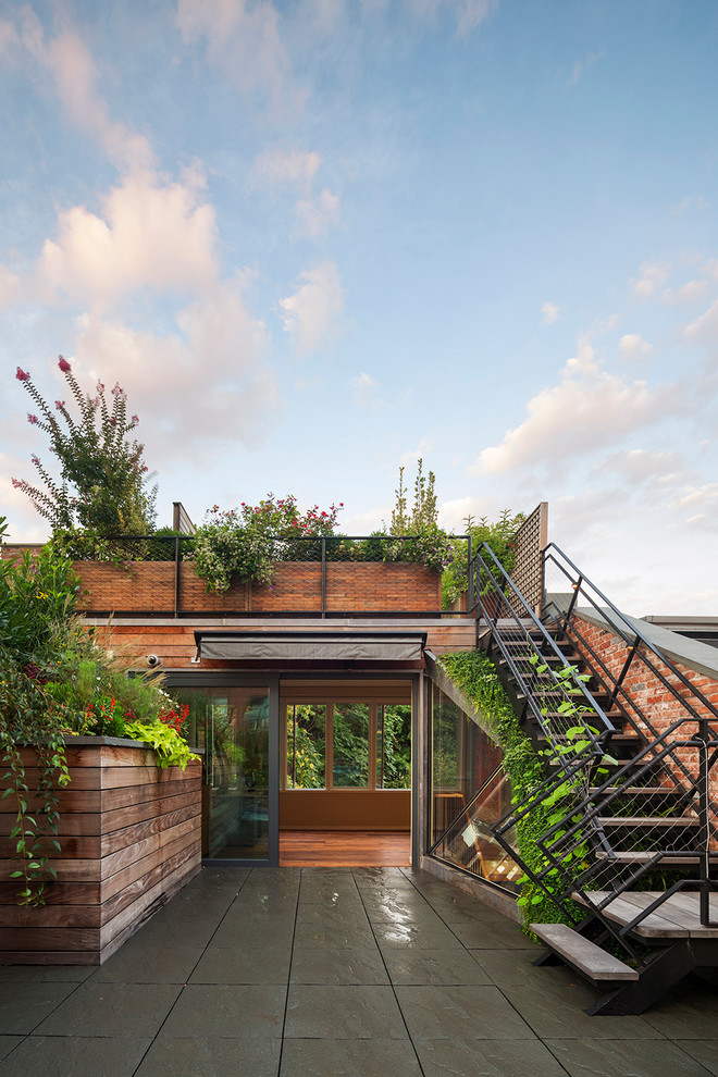 Inspiration for a contemporary rooftop rooftop deck remodel in New York