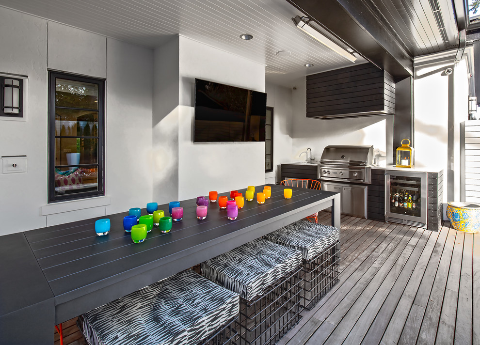 Überdachte Moderne Terrasse mit Outdoor-Küche in Seattle