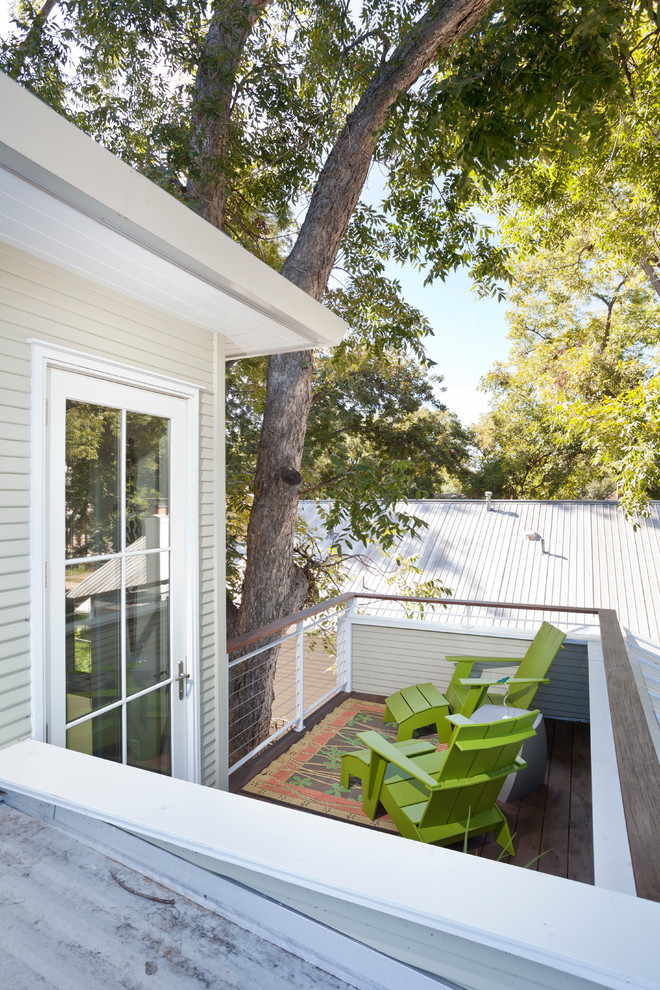 Deck - large farmhouse rooftop deck idea in Austin with no cover