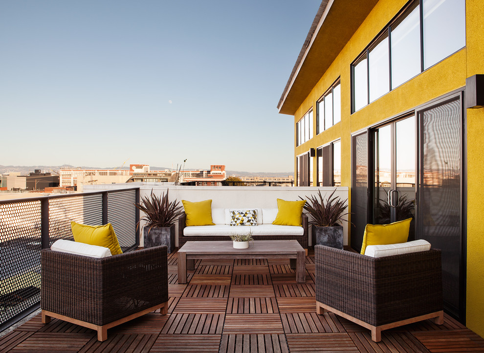 Example of a trendy deck design in San Francisco