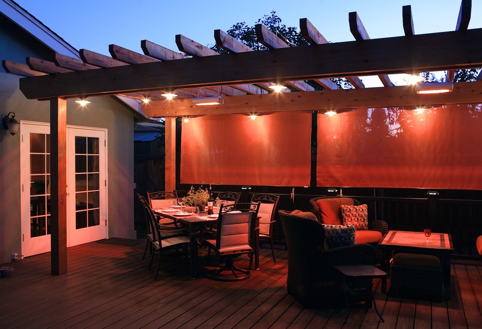 Immagine di una terrazza minimal di medie dimensioni e dietro casa con un tetto a sbalzo