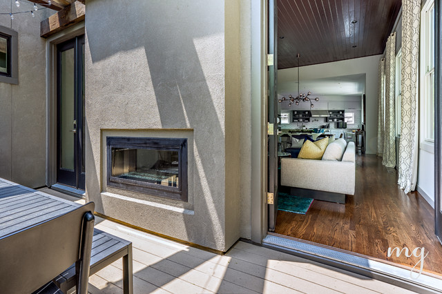 Indoor Outdoor Living With Two Sided Fireplace Mediterraneo Terraza Y Balcon Nashville De Marcelle Guilbeau Interior Designer Houzz