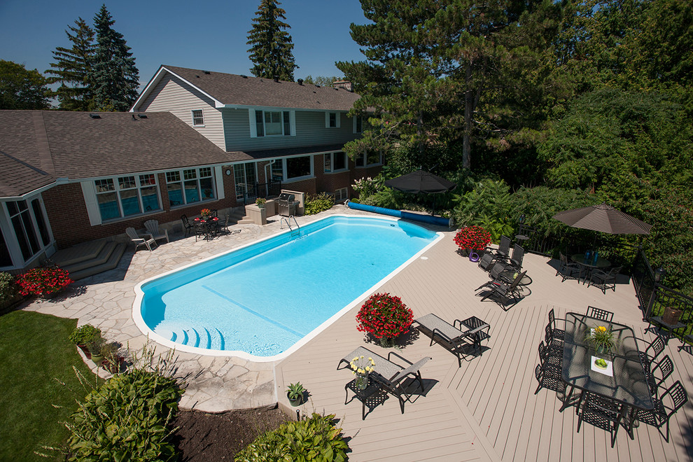 Inground pool deck over 40 foot cliff. Modern Deck Toronto by