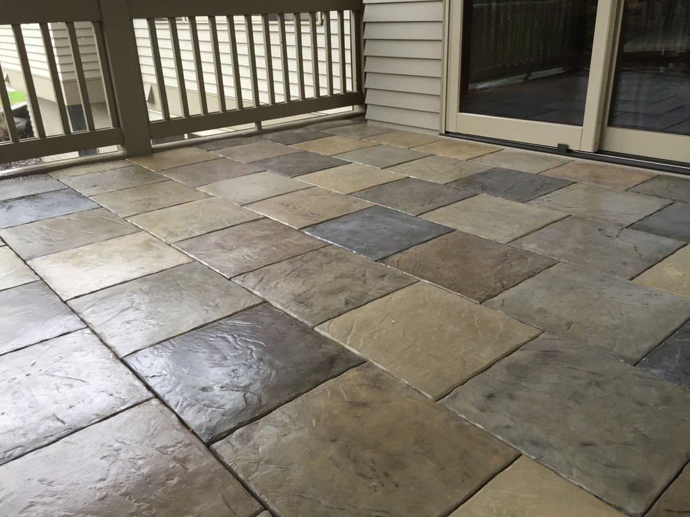 tile over wood deck        
        <figure class=