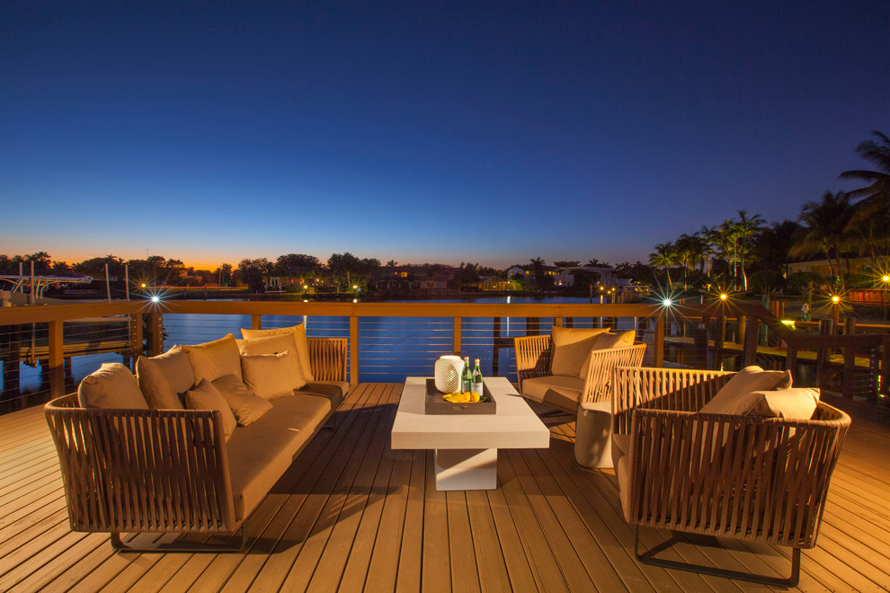 Inspiration for a contemporary deck remodel in Miami with no cover