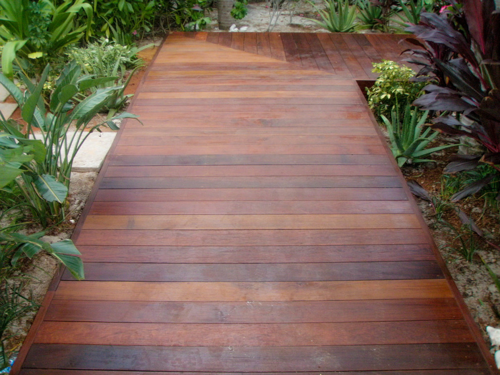 Inspiration for a tropical deck remodel in Orange County