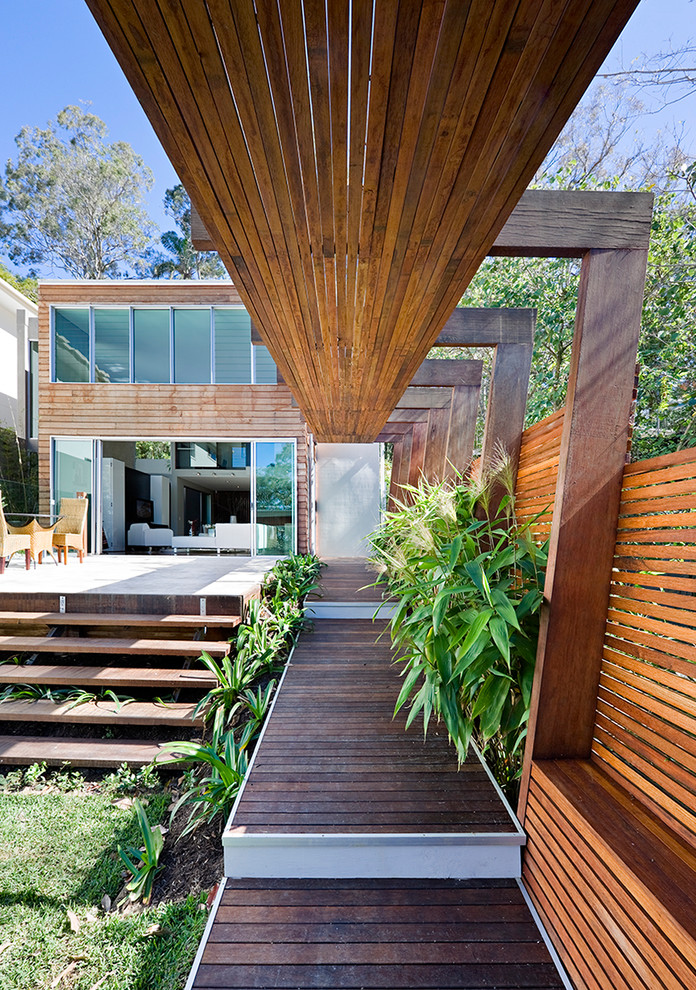 Überdachte Moderne Terrasse hinter dem Haus in Brisbane