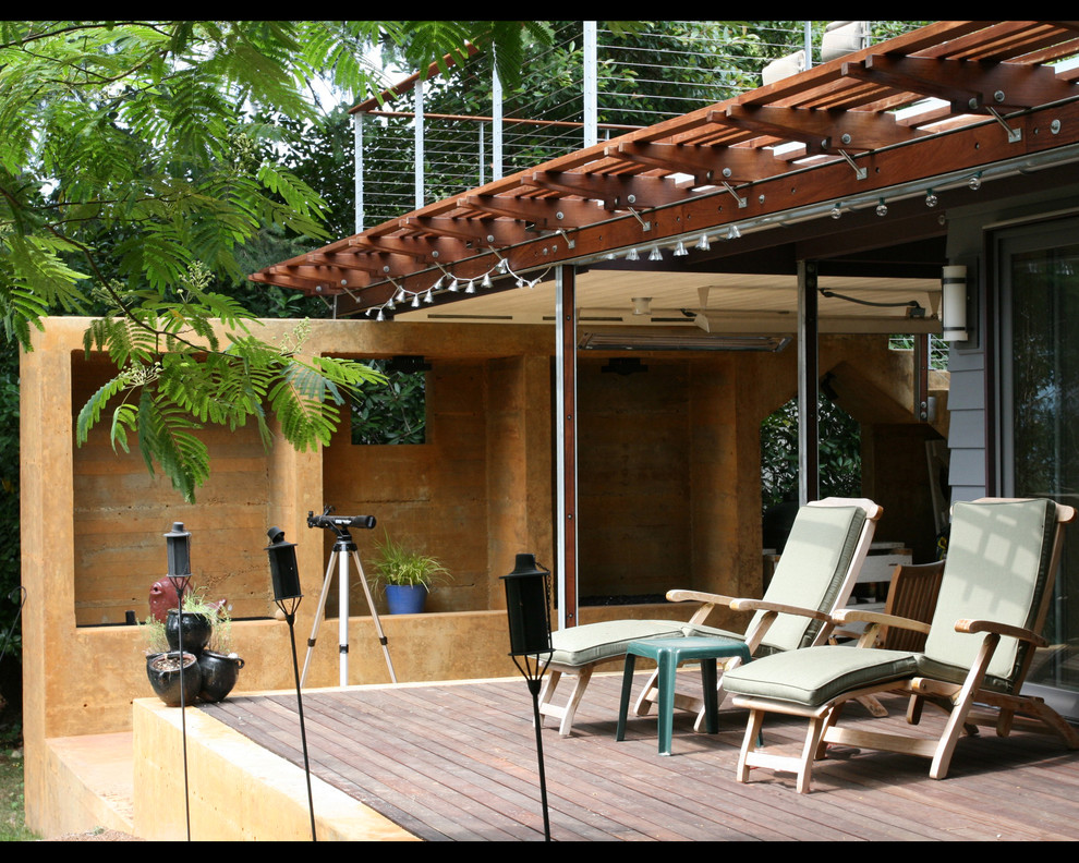 Ispirazione per una terrazza minimal con una pergola