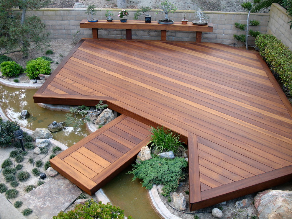 Imagen de terraza de estilo zen con fuente
