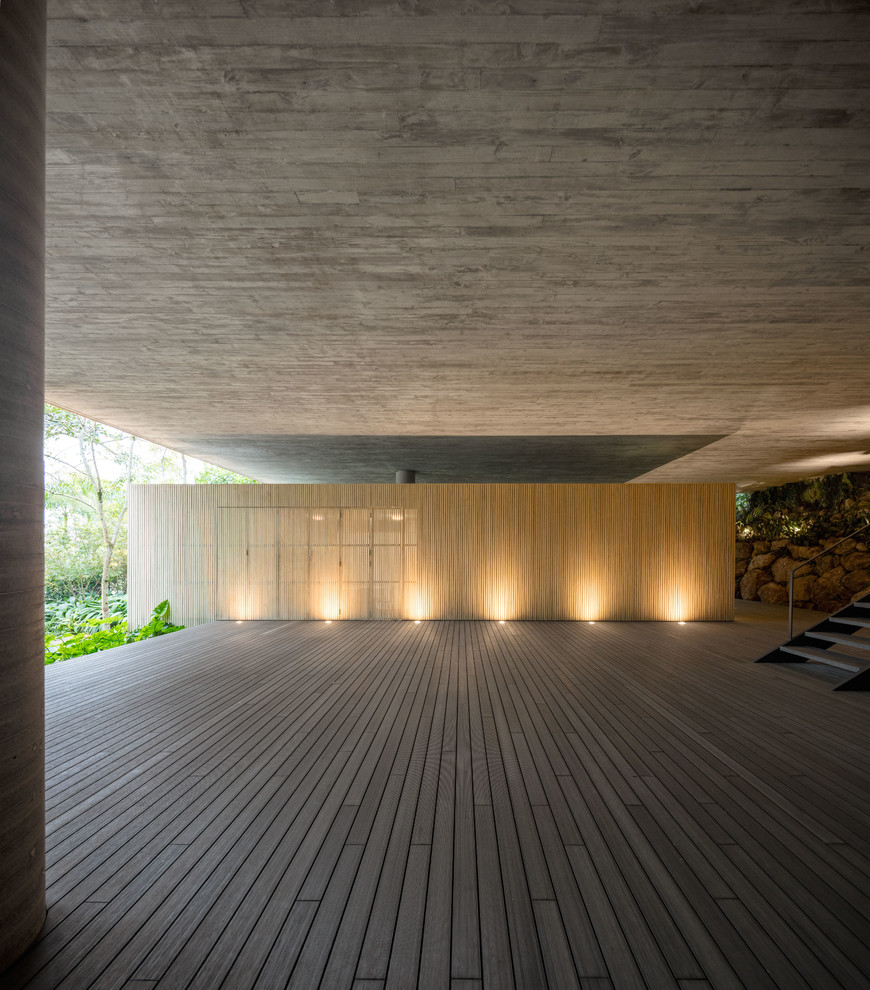 Ejemplo de terraza minimalista extra grande en anexo de casas