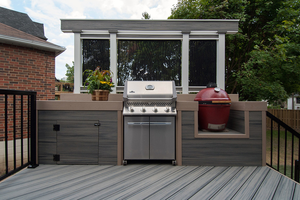 Свежая идея для дизайна: терраса среднего размера на заднем дворе в современном стиле с летней кухней и козырьком - отличное фото интерьера