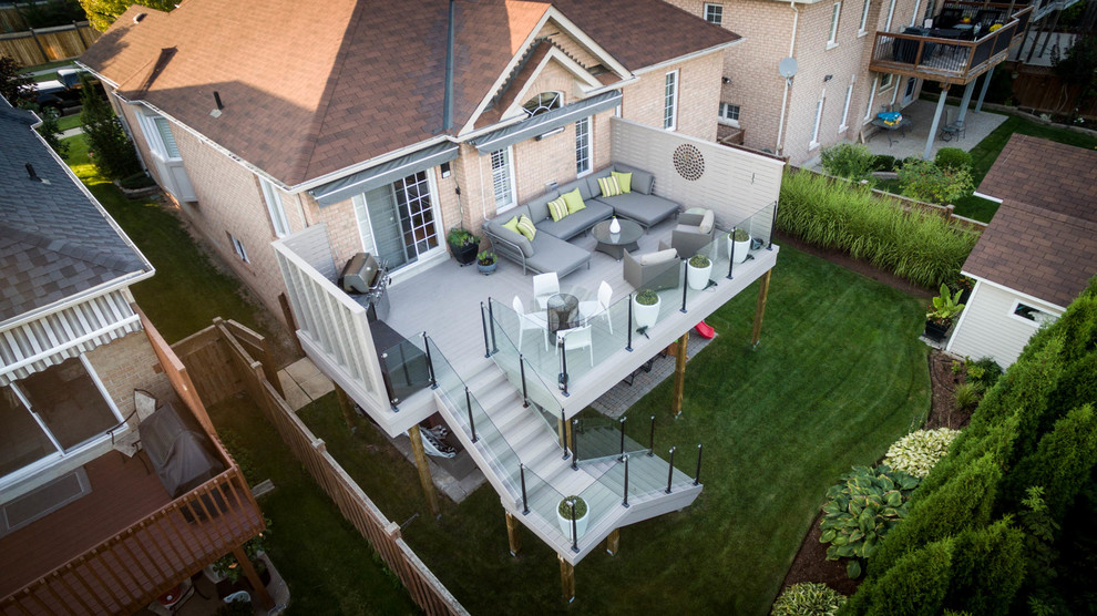 Ispirazione per una terrazza minimal di medie dimensioni e dietro casa con nessuna copertura