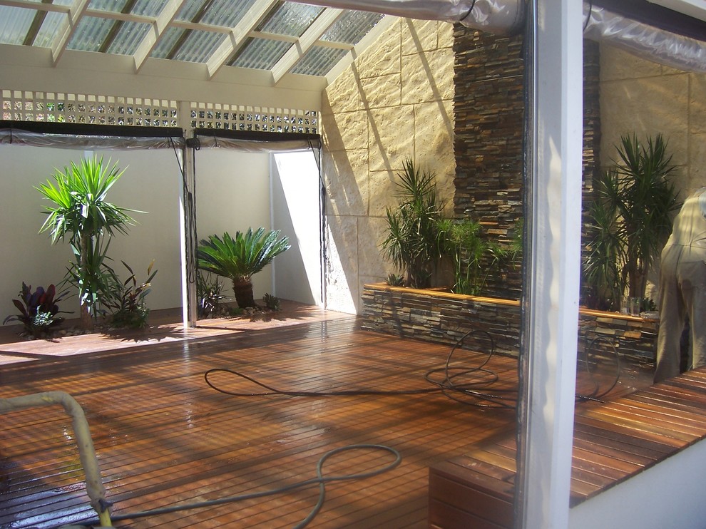 Inspiration for a contemporary deck remodel in Melbourne