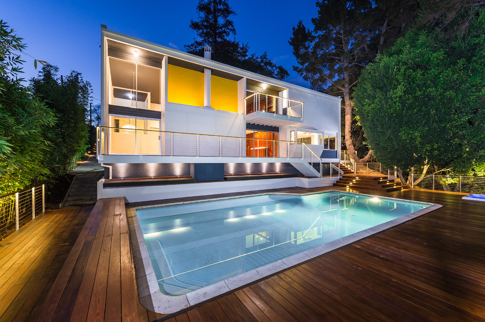 Deck - contemporary deck idea in Los Angeles