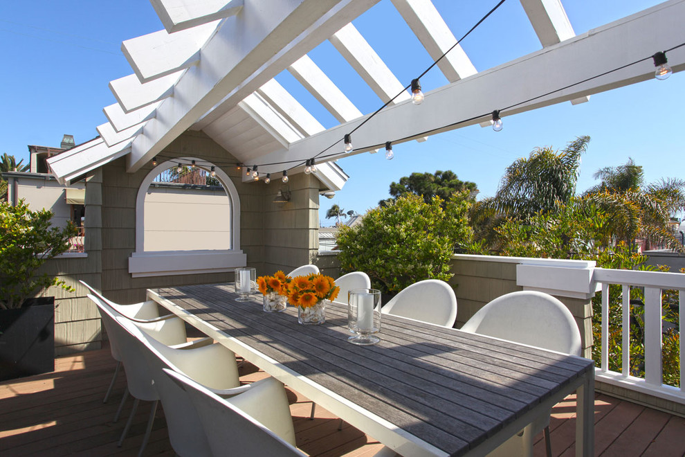 Inspiration for a timeless deck remodel in Los Angeles with a pergola