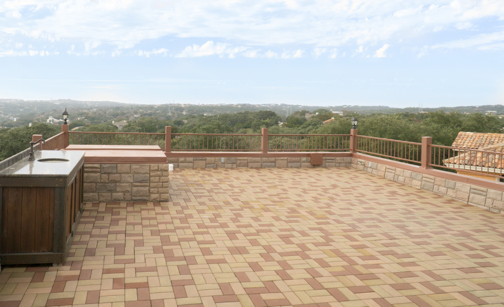 Example of a huge tuscan rooftop deck design in Austin with no cover