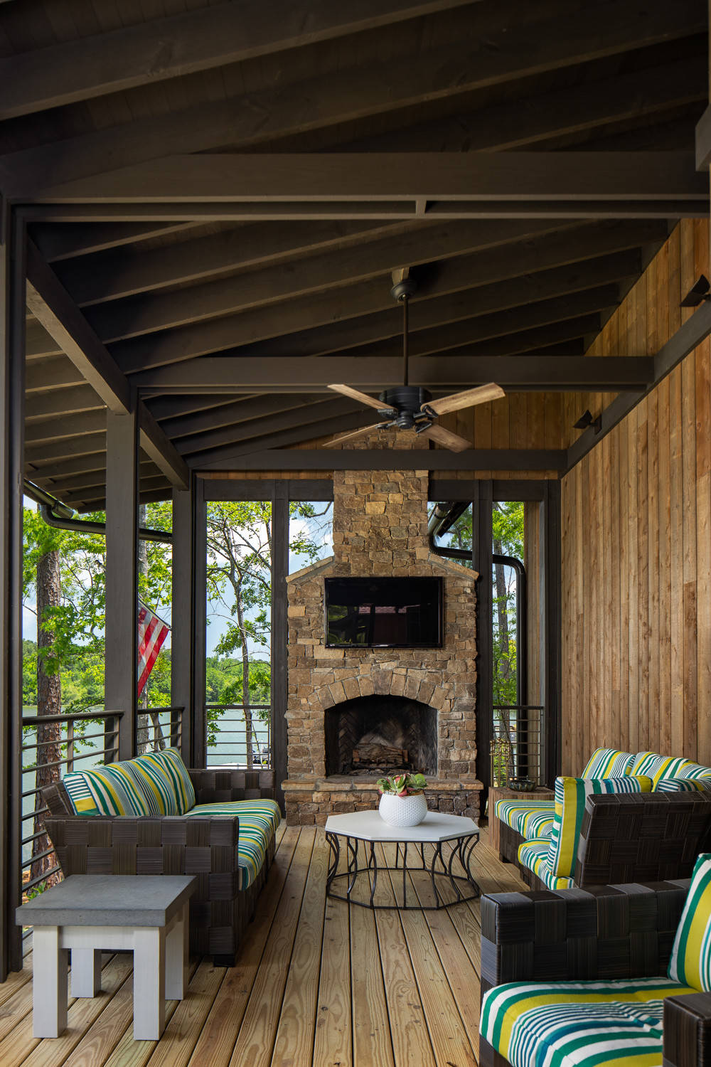 75 Beautiful Black Deck With A Roof Extension Pictures Ideas May 2021 Houzz