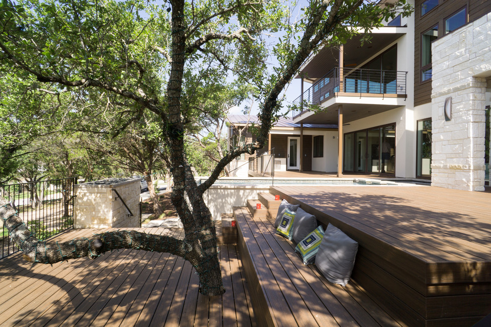 Foto di una grande terrazza minimalista dietro casa con nessuna copertura