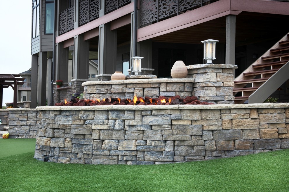 Example of an arts and crafts deck design in Omaha