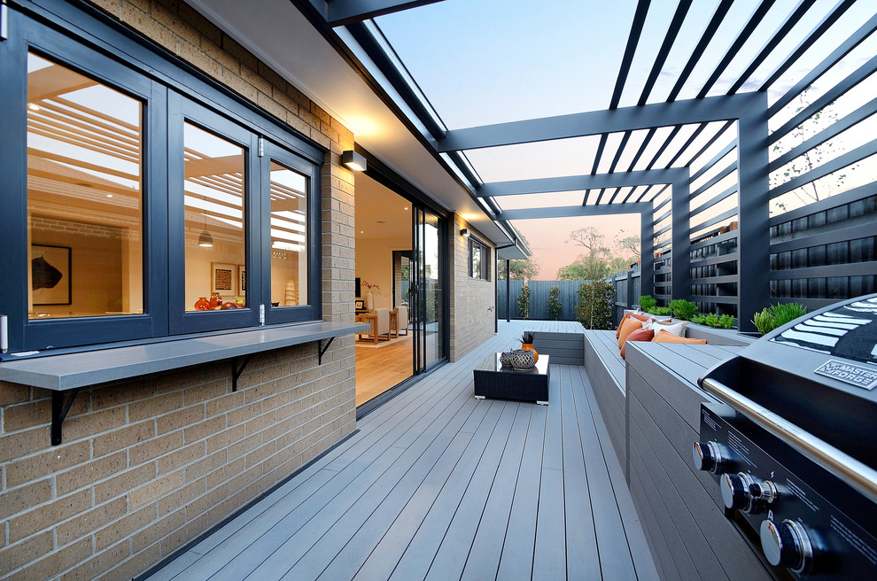 Свежая идея для дизайна: большая терраса на боковом дворе в современном стиле без защиты от солнца - отличное фото интерьера