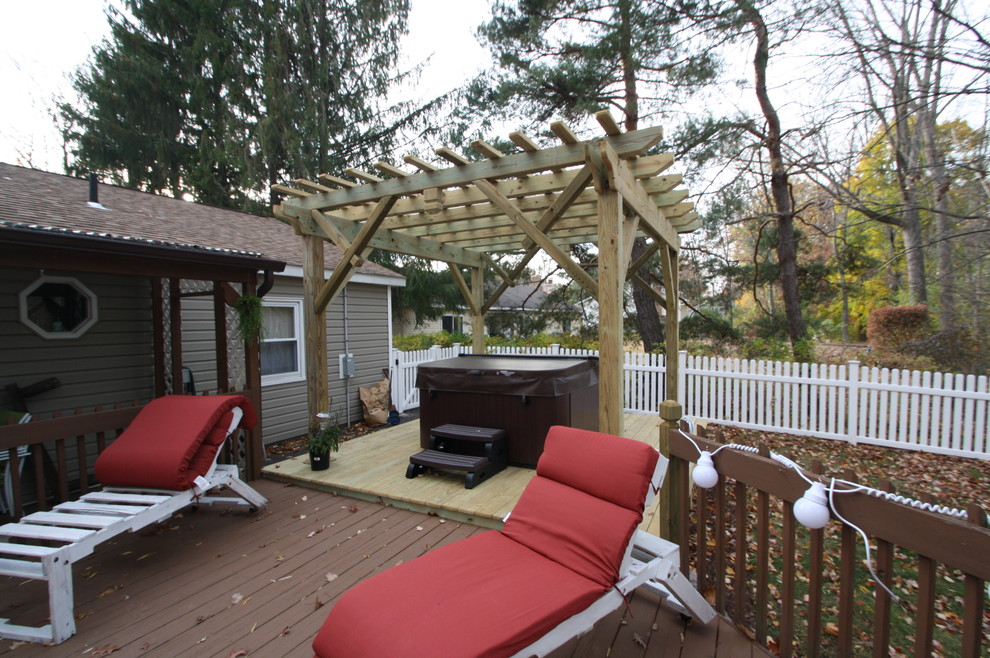 Example of a classic backyard deck design in New York