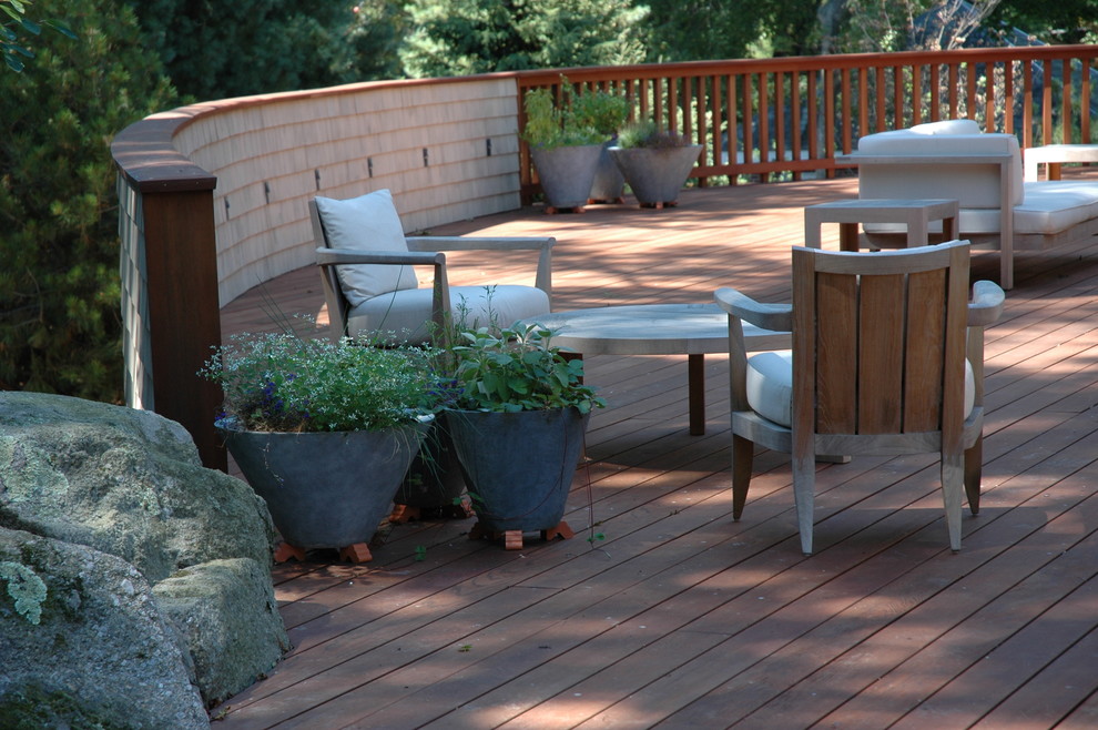 Example of a classic deck design in Boston