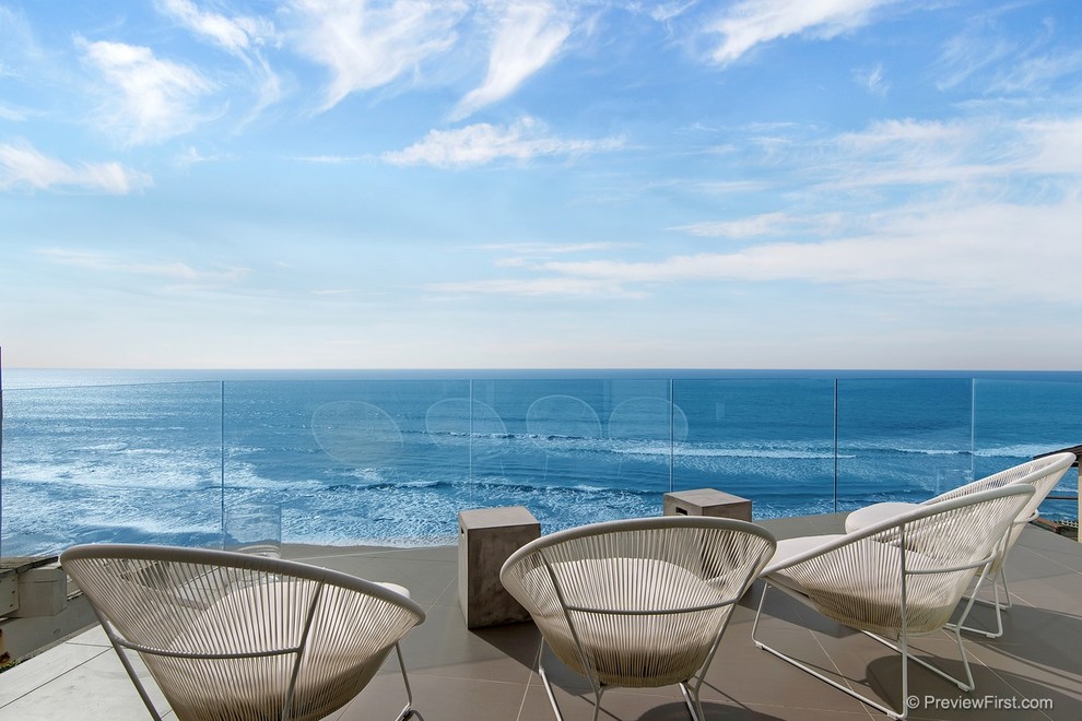 Foto di una terrazza industriale di medie dimensioni e dietro casa con nessuna copertura