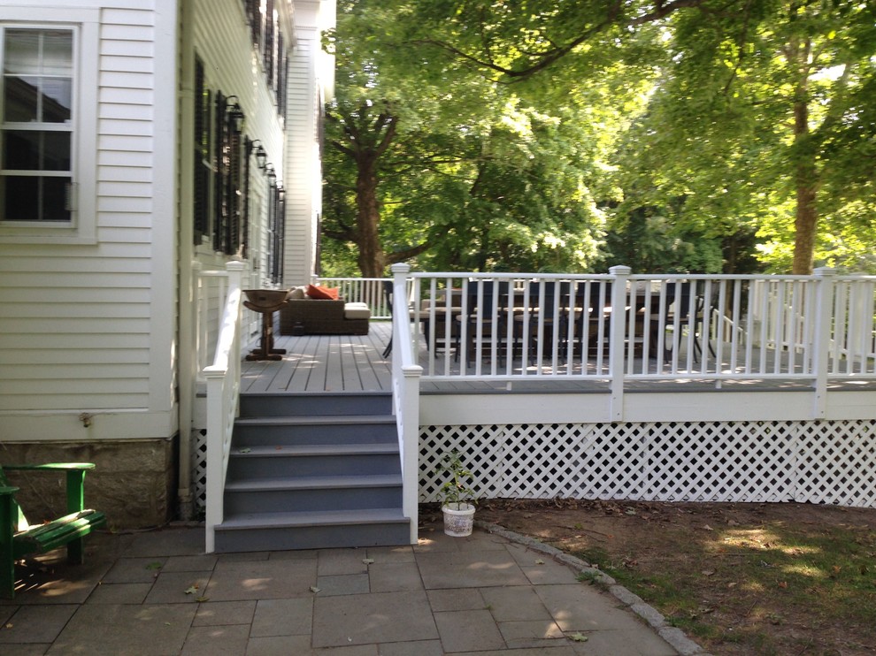 Источник вдохновения для домашнего уюта: огромная терраса на заднем дворе в стиле кантри с местом для костра без защиты от солнца