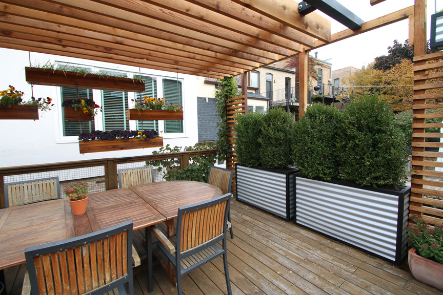 Inspiration for a contemporary terrace in Chicago.