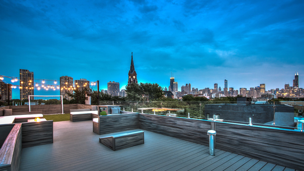 Example of a large minimalist rooftop deck design in Chicago with no cover