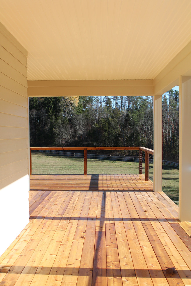 Cette image montre une terrasse arrière rustique de taille moyenne avec une extension de toiture.