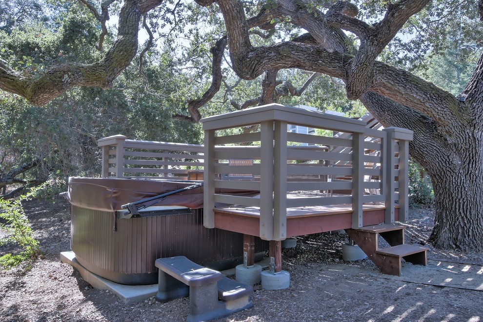 Idée de décoration pour une terrasse arrière design avec aucune couverture.