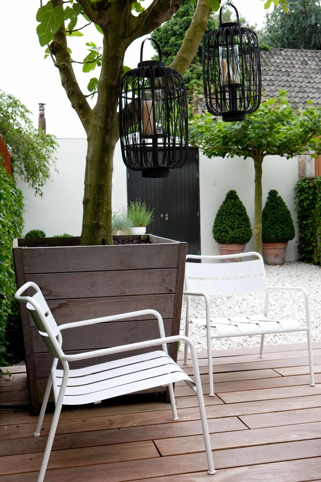 アムステルダムにあるコンテンポラリースタイルのおしゃれな中庭のデッキの写真