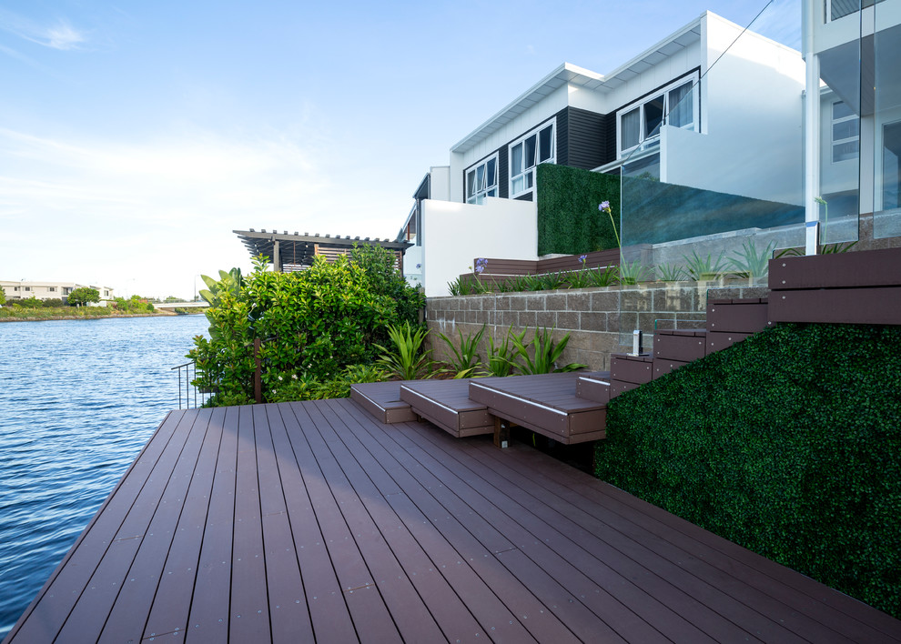 Design ideas for a contemporary terrace in Sunshine Coast.